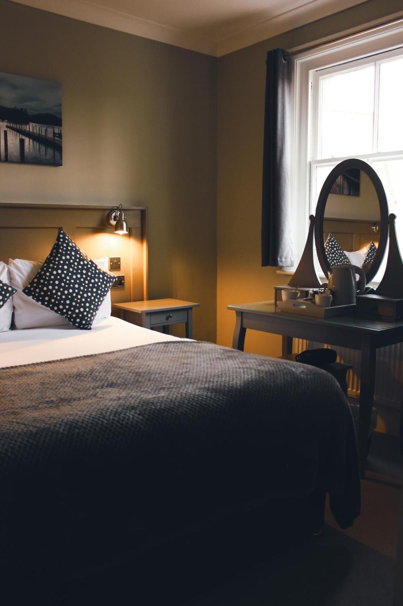The Kings Arms Hotel Swindon Kültér fotó