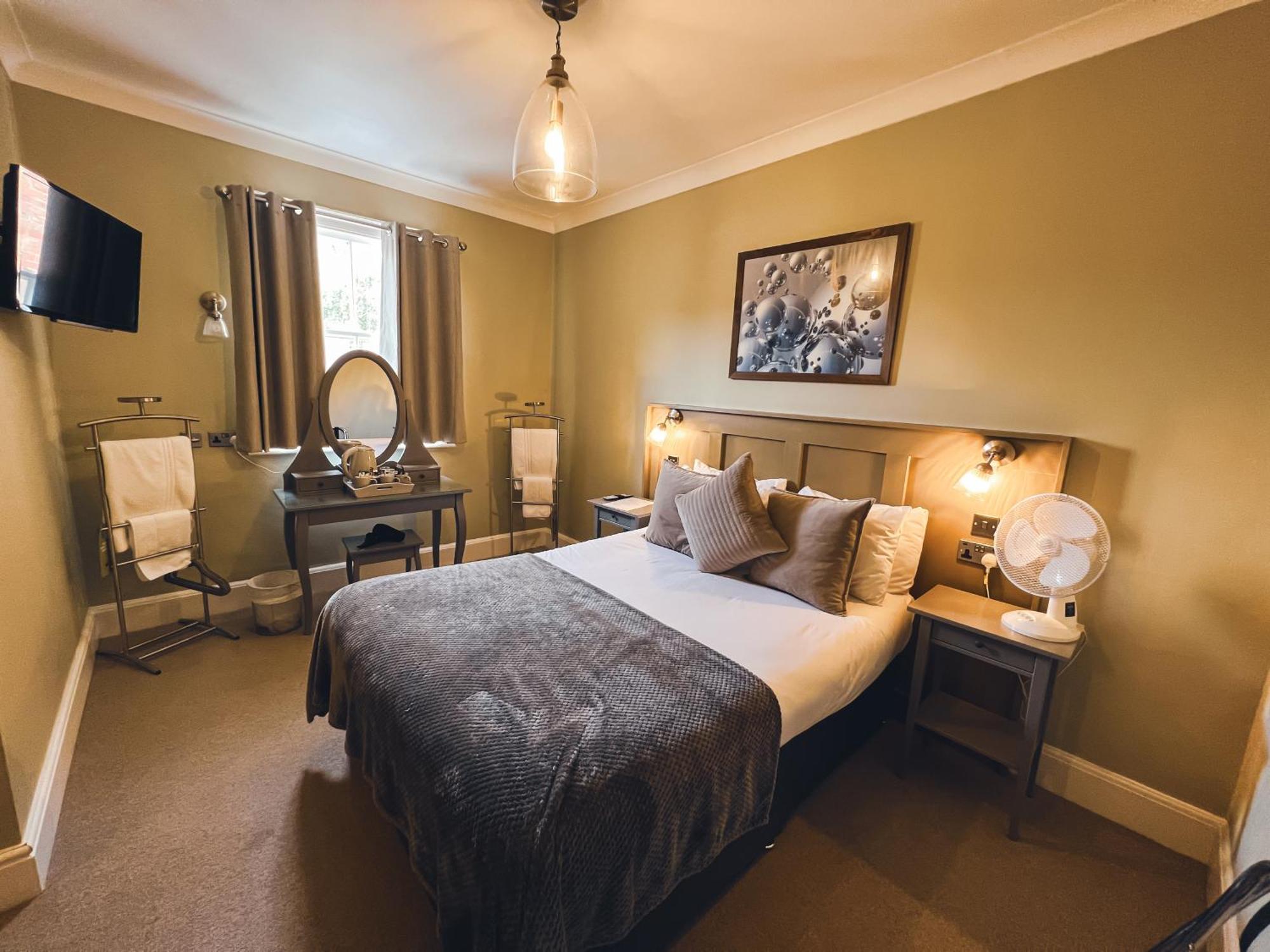 The Kings Arms Hotel Swindon Kültér fotó